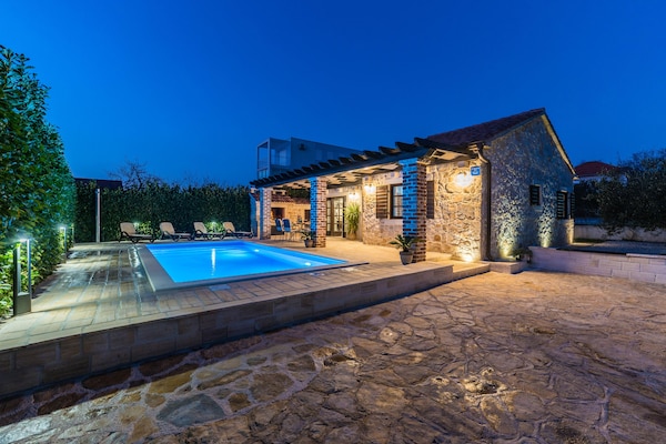 Foto van Vakantiehuis in Sukošan bij zee - Vakantiehuis in Sukosan - ExteriorSummer