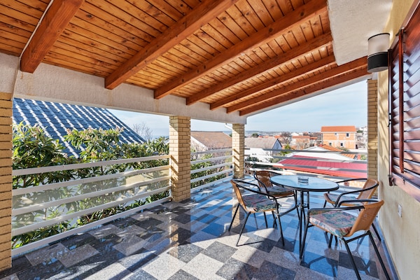 Foto van Vakantiehuis in Jasenice bij Maslenica Strand - Vakantiehuis in JASENICE - TerraceBalcony