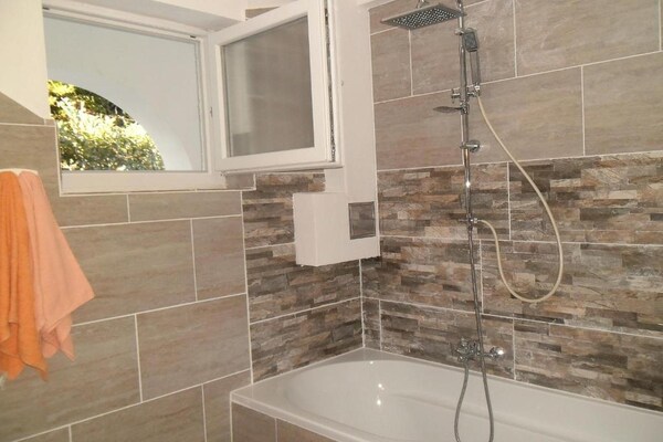 Foto van Appartement met zeezicht, terras en keuken - Vakantiehuis in Opatija - BathRoom