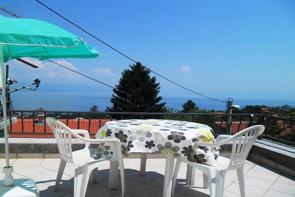 Foto van Appartement met zeezicht, terras en keuken - Vakantiehuis in Opatija - TerraceBalcony