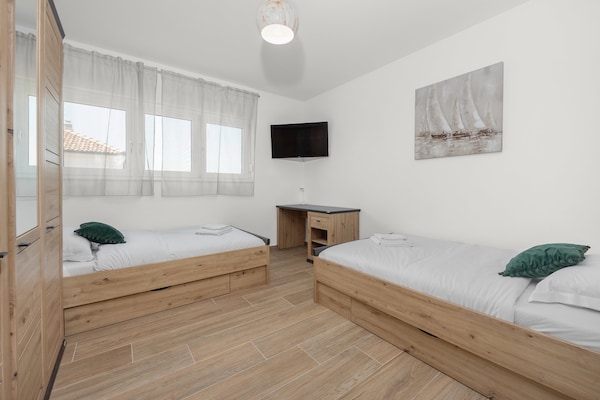 Foto van Villa in Krnica bij stranden met zwembad - Vakantiehuis in Krnica - BedRoom