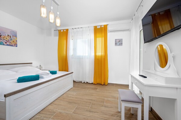 Foto van Villa in Krnica bij stranden met zwembad - Vakantiehuis in Krnica - BedRoom