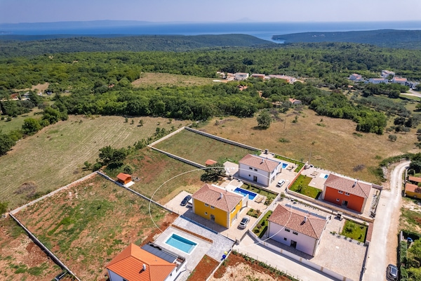Foto van Villa in Krnica bij stranden met zwembad - Vakantiehuis in Krnica - AreaSummer5KM