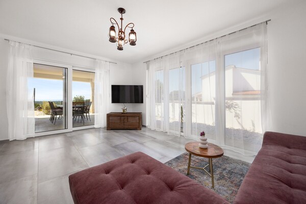 Foto van Villa in Krnica met zwembad bij strand - Vakantiehuis in Krnica - LivingRoom