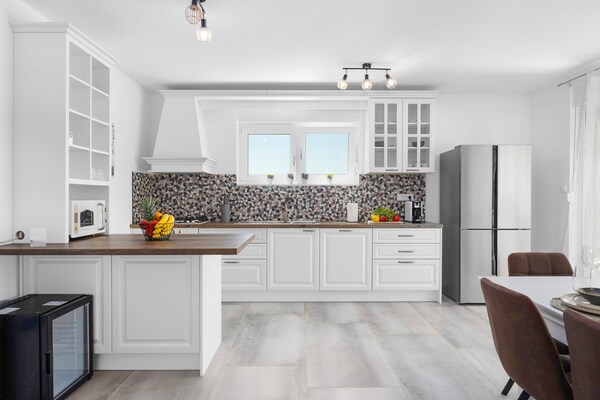 Foto van Villa in Krnica met zwembad bij strand - Vakantiehuis in Krnica - Kitchen