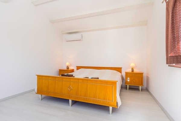 Foto van Villa in Istrië met zwembad bij zee - Vakantiehuis in Peresiji - BedRoom