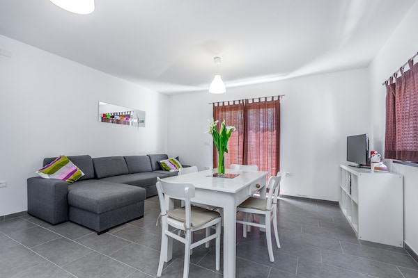 Foto van Villa in Istrië met zwembad bij zee - Vakantiehuis in Peresiji - LivingRoom