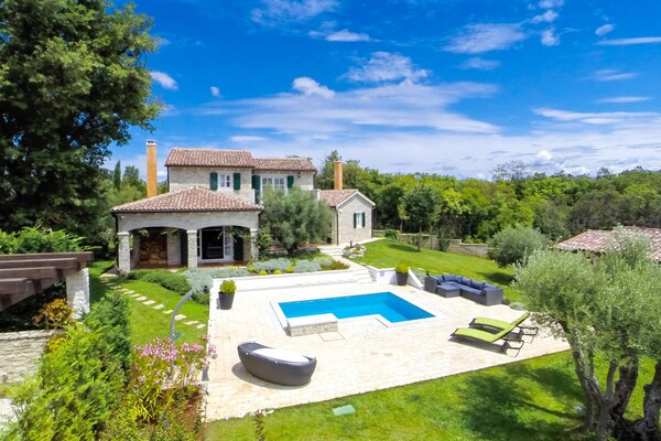 Foto van Villa in Baderna met privézwembad - Vakantiehuis in Baderna - GardenSummer