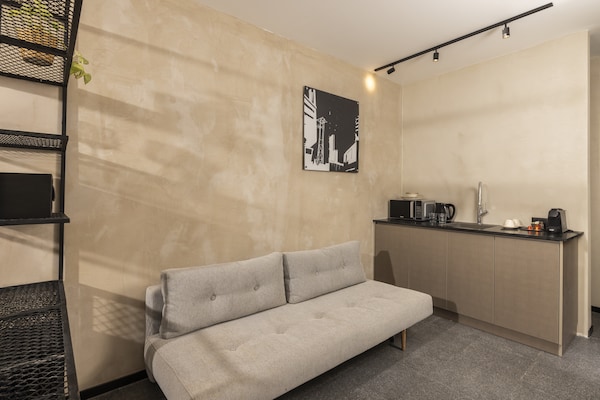Foto van Brut Seafront Hotel By Sunday - Deluxe familiekamer voor 4 personen - LivingRoom