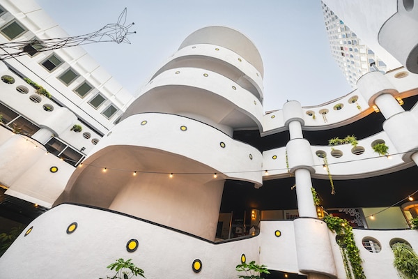 Foto van Brut Seafront Hotel By Sunday - Deluxe familiekamer voor 4 personen - HotelExteriorSummer