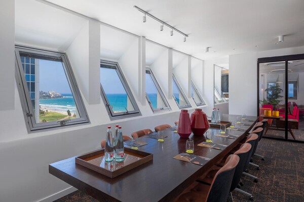 Foto van Brut Seafront Hotel By Sunday - Deluxe familiekamer voor 4 personen - HotelFacilitiesAndServices