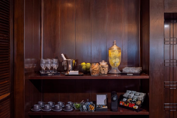Foto van Brut Seafront Hotel By Sunday - Deluxe familiekamer voor 4 personen - HallReception