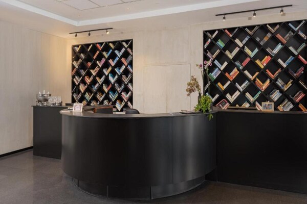 Foto van Brut Seafront Hotel By Sunday - Deluxe familiekamer voor 4 personen - HallReception
