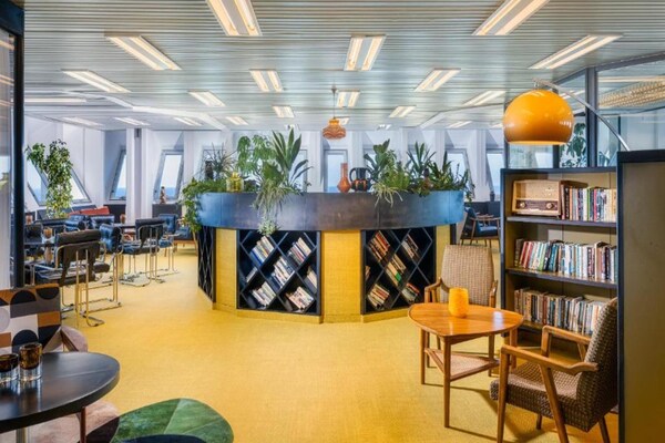 Foto van Brut Seafront Hotel By Sunday - Deluxe familiekamer voor 4 personen - HallReception