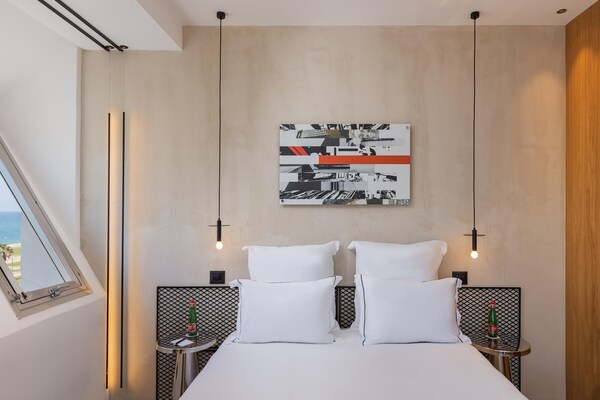 Foto van Brut Seafront Hotel by Sunday - Executive Suite - Vakantiehuis in Tel Aviv - BedRoom