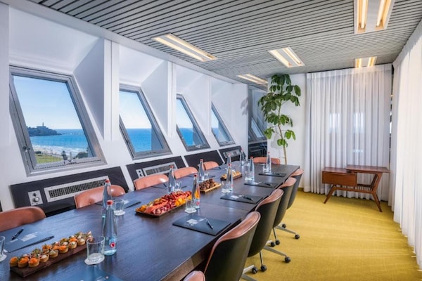 Foto van Brut Seafront Hotel by Sunday - Executive Suite - Vakantiehuis in Tel Aviv - HotelFacilitiesAndServices