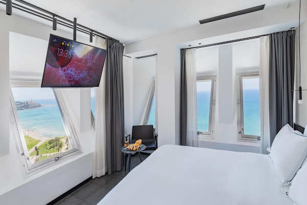 Foto van Brut Seafront Hotel by Sunday - Executive Suite - Vakantiehuis in Tel Aviv - BedRoom
