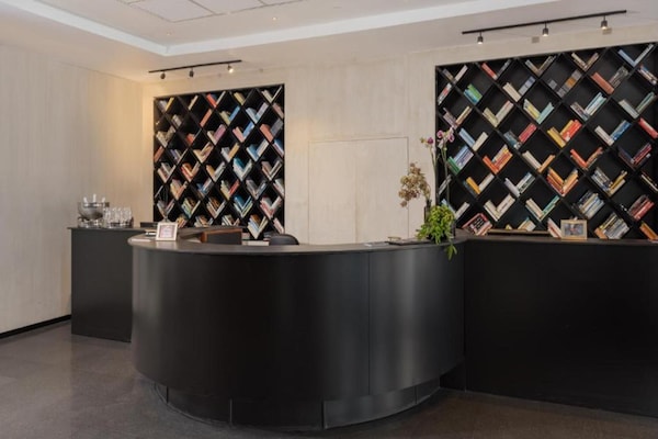 Foto van Brut Seafront Hotel by Sunday - Executive Suite - Vakantiehuis in Tel Aviv - HallReception
