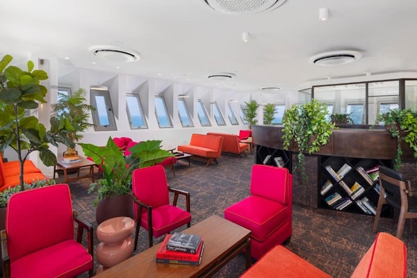 Foto van Brut Seafront Hotel by Sunday - Executive Suite - Vakantiehuis in Tel Aviv - HallReception