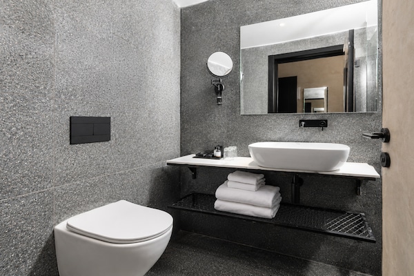 Foto van Brut Seafront Hotel by Sunday - Klassieke tweepersoonskamer - BathRoom