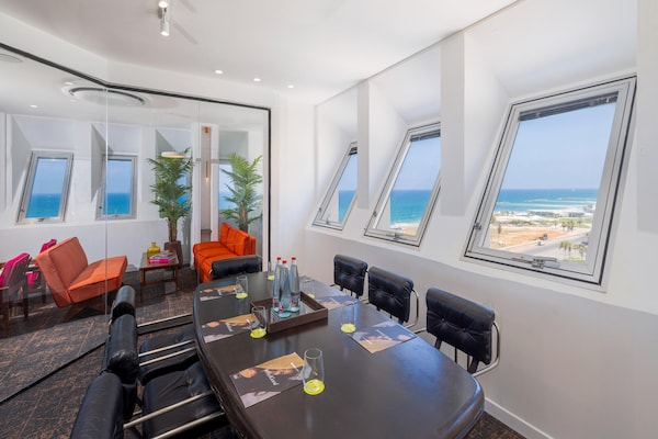 Foto van Brut Seafront Hotel by Sunday - Klassieke tweepersoonskamer - HotelFacilitiesAndServices