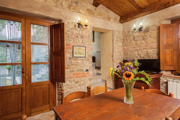 Foto van Boerderij in Aulla met privézwembad - Vakantiehuis in Aulla - DiningRoom