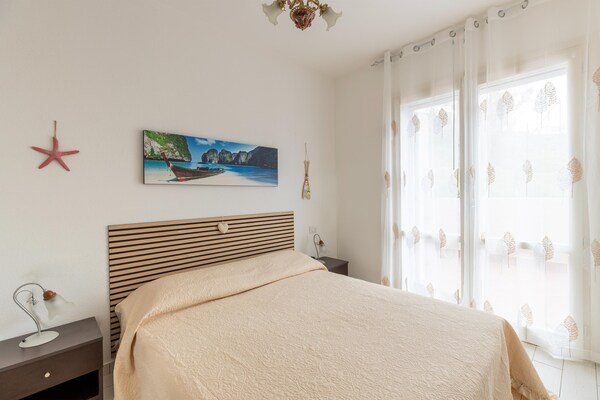 Foto van Zwembad condivisa en giardino privato - Vakantiehuis in Badesi - BedRoom