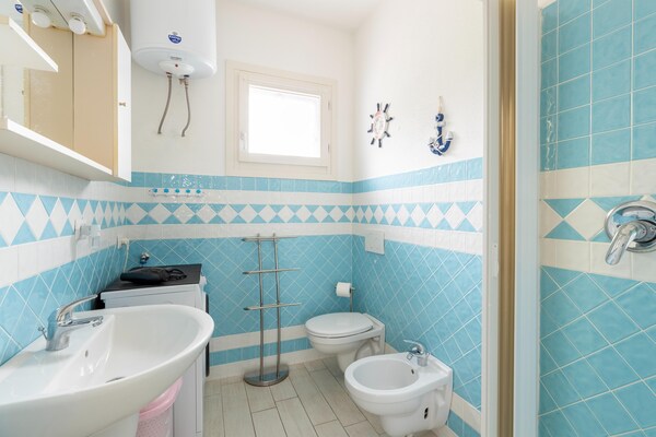 Foto van Zwembad condivisa en giardino privato - Vakantiehuis in Badesi - BathRoom