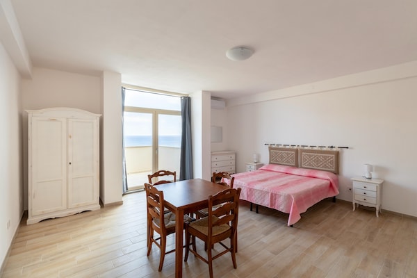 Foto van Appartement met vista mare en terrazza - Vakantiehuis in Castelsardo - LivingRoom