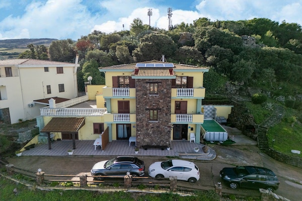 Foto van Appartement met veranda en privéparcheggio - Vakantiehuis in Castelsardo - ExteriorSummer
