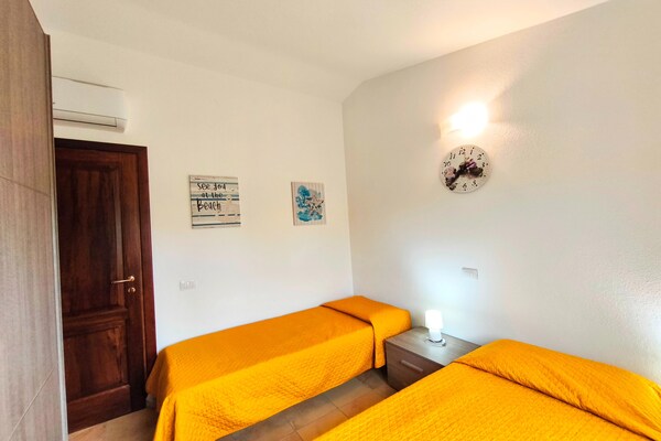 Foto van Appartement met terras met zeezicht - Vakantiehuis in Budoni - BedRoom