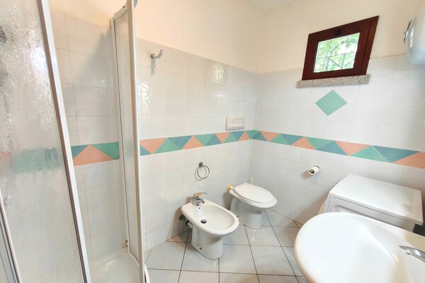 Foto van Appartement met zwembad en privéparkeerplaats - Vakantiehuis in Budoni - BathRoom