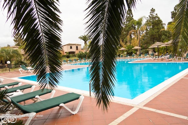 Foto van Appartement met gedeeld zwembad in Pula - Vakantiehuis in Pula (CA) - Pool