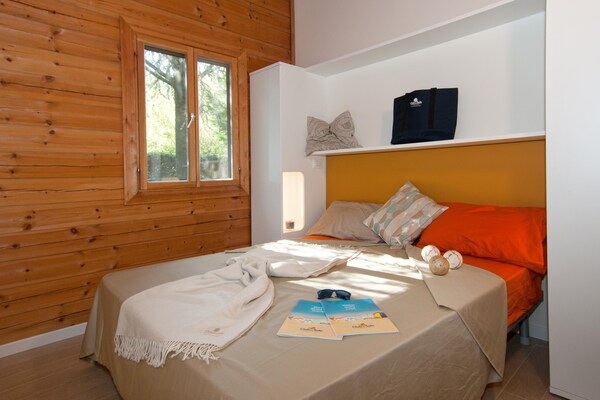 Foto van Bungalow in het Adriano Family Camping Village - Vakantiehuis in Punta Marina - BedRoom