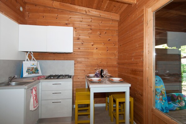 Foto van Bungalow in het Adriano Family Camping Village - Vakantiehuis in Punta Marina - Kitchen