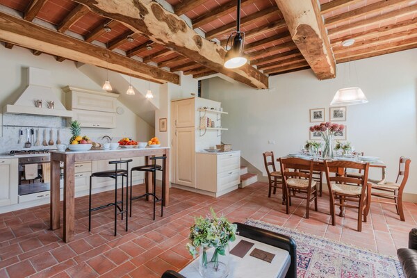 Foto van Appartement in Toscane met Zwembad Uitzicht - Vakantiehuis in San Gennaro - DiningRoom