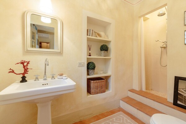 Foto van Villa in Camaiore met zwembad en Toscaanse uitzicht - BathRoom