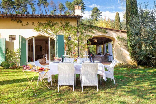 Foto van Villa in Camaiore met zwembad en Toscaanse uitzicht - GardenSummer