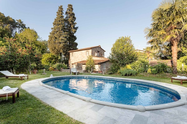 Foto van Boerderij bij Lucca met Toscaanse Uitzicht - Vakantiehuis in Pieve di Compito - PoolOfHouse