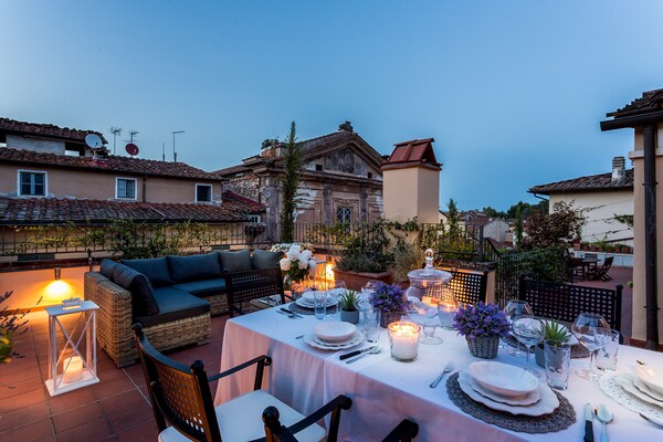 Foto van Penthouse in Italië met panoramaterras - Vakantiehuis in Lucca - TerraceBalcony