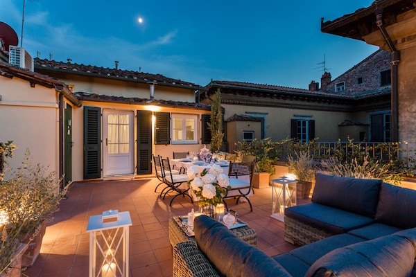 Foto van Penthouse in Italië met panoramaterras - Vakantiehuis in Lucca - TerraceBalcony