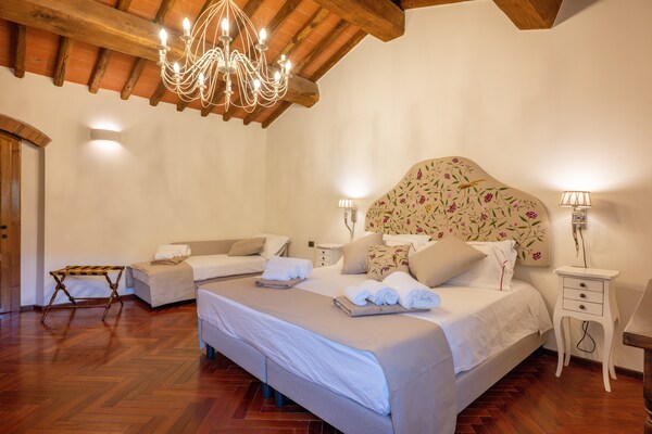 Foto van Villa in Toscane met zwembad en olijfgaard - Vakantiehuis in Vicopisano - BedRoom