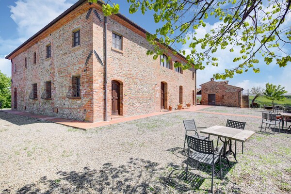 Foto van Appartement in Peccioli met zwembad - Vakantiehuis in Peccioli - TerraceBalcony