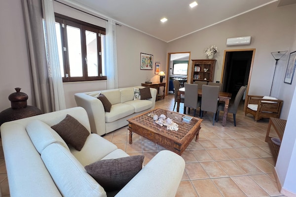Foto van Villa met gedeeld zwembad nabij Castellammare del Golfo - LivingRoom