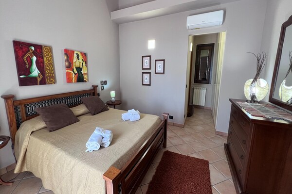 Foto van Villa met gedeeld zwembad nabij Castellammare del Golfo - BedRoom