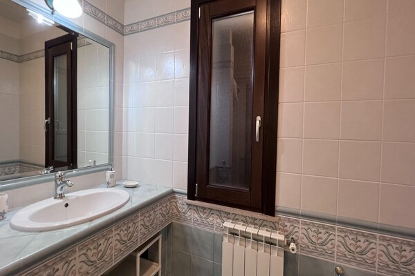 Foto van Villa met gedeeld zwembad nabij Castellammare del Golfo - BathRoom