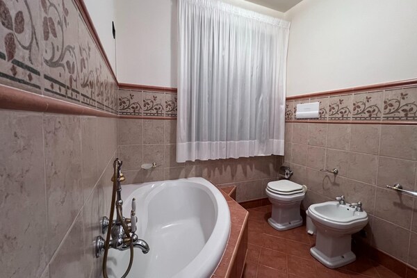 Foto van Villa met gedeeld zwembad nabij Castellammare del Golfo - BathRoom