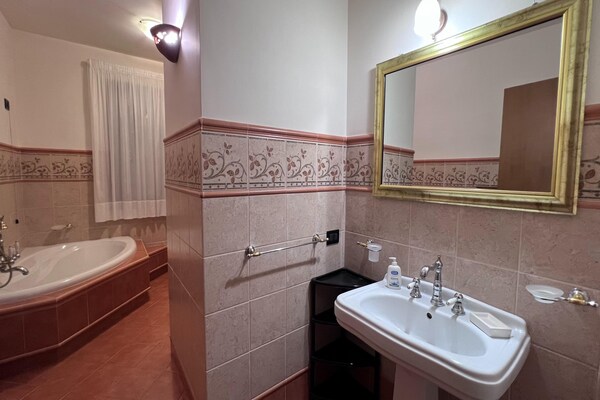 Foto van Villa met gedeeld zwembad nabij Castellammare del Golfo - BathRoom