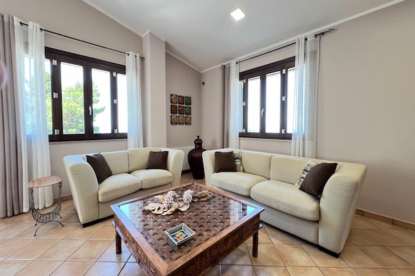 Foto van Villa met gedeeld zwembad nabij Castellammare del Golfo - LivingRoom