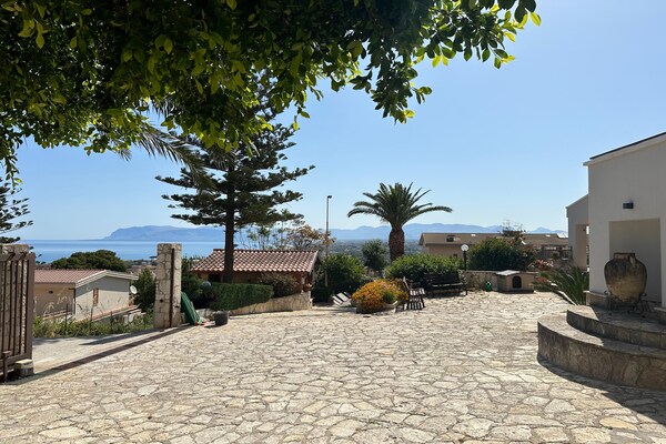 Foto van Villa met gedeeld zwembad nabij Castellammare del Golfo - ViewSummer